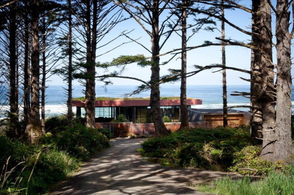 Стеклянный дом у океана в США