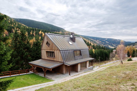 Шале в Крконоше (Chalet in Krkonose) в Чехии от Znameni Ctyr Architekti.