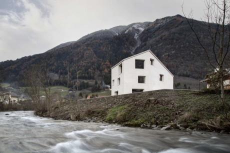 Дом на Милл-Крик (House at Mill Creek) в Италии от Pedevilla Architects.
