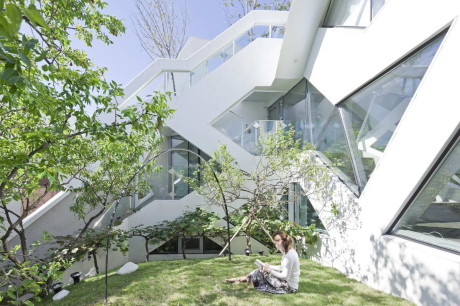 Цветущий дом (Blooming House) в Южной Корее от IROJE KHM Architects.
