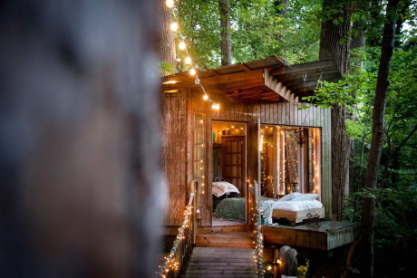 Уединённый домик на дереве (Secluded Intown Treehouse) в США.