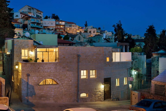 Преобразование каменного дома (Stone House Conversion) в Израиле от Henkin Shavit Architecture & Design.