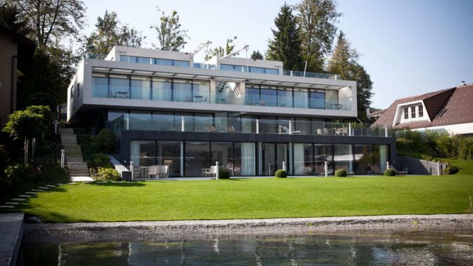 Дом у озера в Австрии
