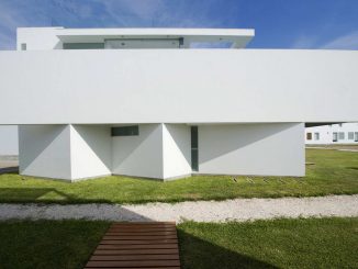 Пляжный дом (Casa Playa El Golf D17) в Перу от rrmr arquitectos.