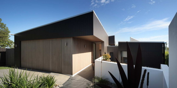 Seven Hills residence by Shaun Lockyer Architect