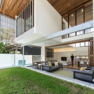 Дом на заднем дворе (Backyard House) в Австралии от Joe Adsett Architects.