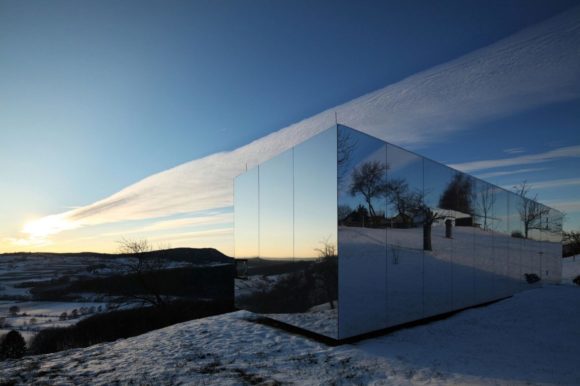 Типовой зеркальный дом в Австрии