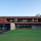 Дом Дия (Diya House) в Индии от SPASM Design Architects.