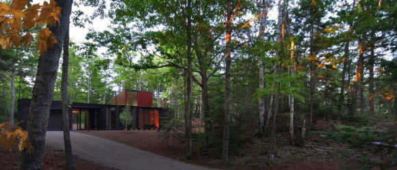 Плиссированный дом (Pleated House) в США от Johnsen Schmaling Architects.