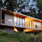 Дом-мост в США (Bridge House/Studio) в США от Hanrahan Meyers Architects.
