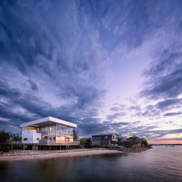 Дом на острове (Fire Island House) в США от Richard Meier & Partners Architects.