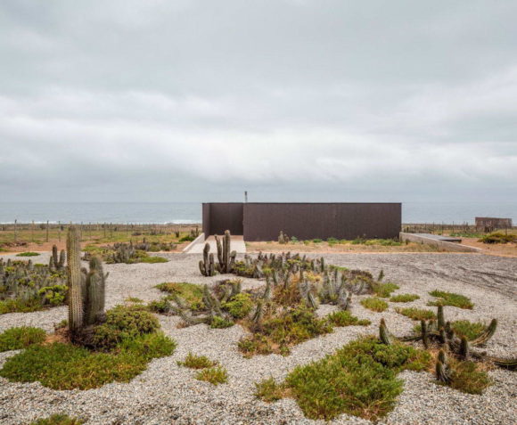 Минималистский дом у океана в Чили