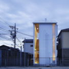 Белый домик (White Hut) в Японии от Takahashi Maki and Associates.