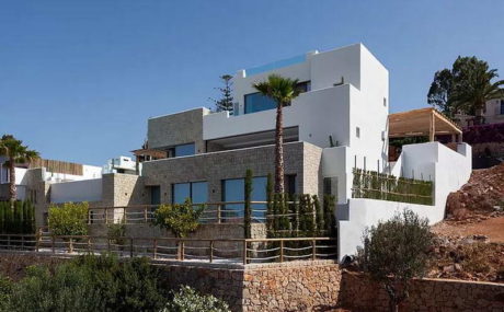 Дом на склоне в Испании