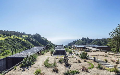 Дом на склоне с видом на океан в Чили