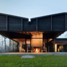 Дом у озера Мичиган (Michigan Lake House) в США от Desai Chia Architecture.