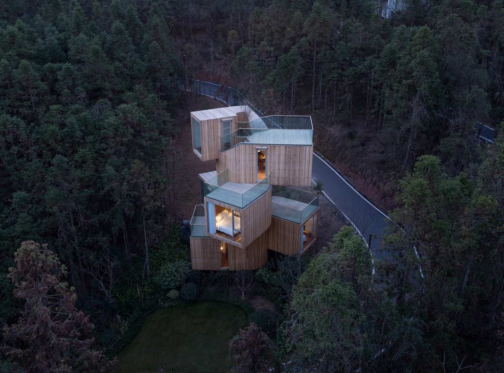 Дом-дерево (The Qiyun Mountain Tree House) в Китае от Bengo Studio.