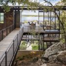 Дом у озера (Blue Lake Retreat) в США от Lake|Flato Architects.