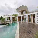 Глиняный дом (Clay House) в Индонезии от Budi Pradono Architects.