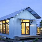 Дом с крыльцом (Miller Porch House) в США от Lake | Flato Architects.