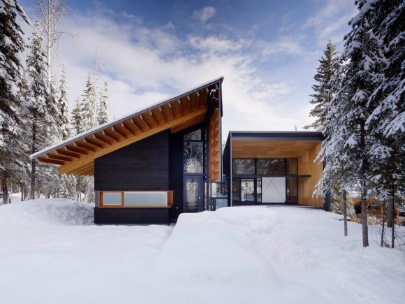 Лесной дом на лыжном курорте в Канаде