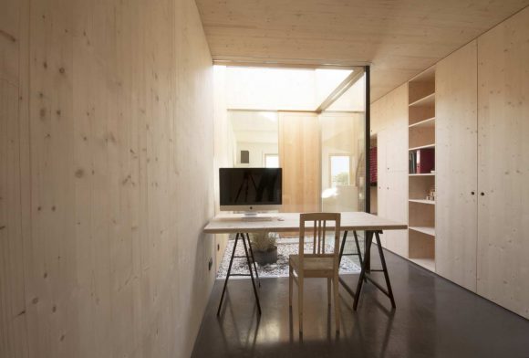 Ремонт квартиры в итальянских Альпах (Refurbishment of an Apartment in the Italian Alps) в Италии от Philipp Kammerer.