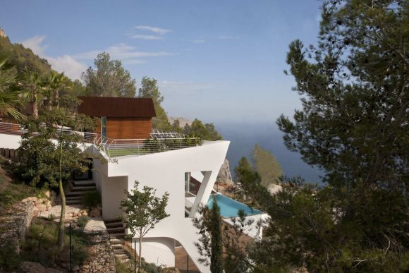 Дом на склоне у моря в Испании