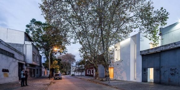 Минималистский дом-офис (Minimalist House) в Уругвае от Andres Cotignola, Marcelo Staricco, Carolina Tobler.