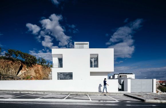 Минималистский дом в Португалии