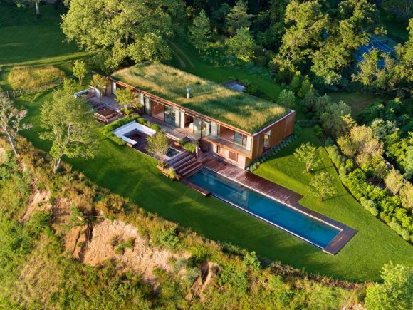 Дом с травяной крышей в США