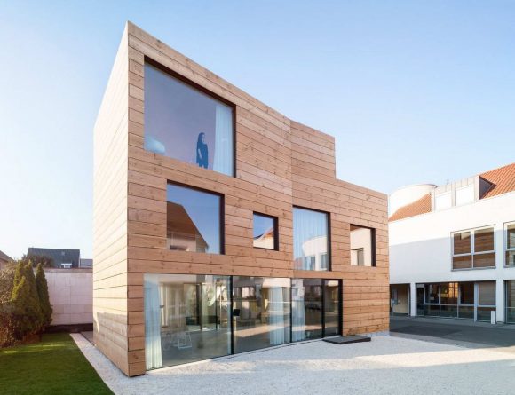 Деревянный дом SCL (SCL - Holzmassivhaus) в Германии от MIND Architects Collective.