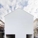 Дом 32.4° (32.4°House) в Японии от Naf Architect & Design.