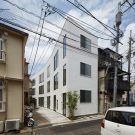 Дом Е-1 (House E-1) в Японии от Naf Architect & Design.