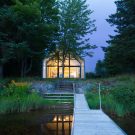 Дом у озера в Канаде