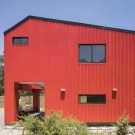 Красный дом в Чили от Felipe Assadi Arquitectos.