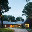 Сланцевый Дом в США от Ziger Snead Architects.
