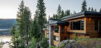 Деревянный лесной дом в США