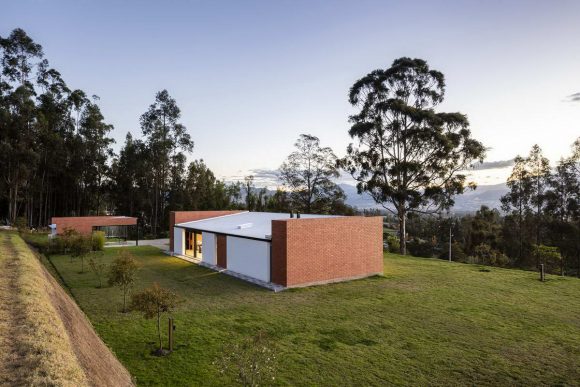 Солнечный Дом в Эквадоре от Bernardo Bustamante Arquitectos.