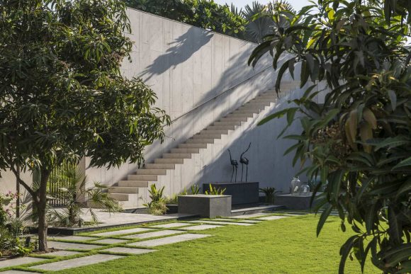 Дом с секретными садами в Индии от Spasm Design.