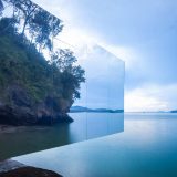 Зеркальный павильон на живописном берегу