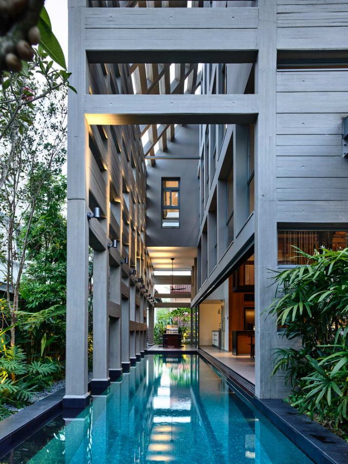 Решётчатый дом с бассейном в Сингапуре