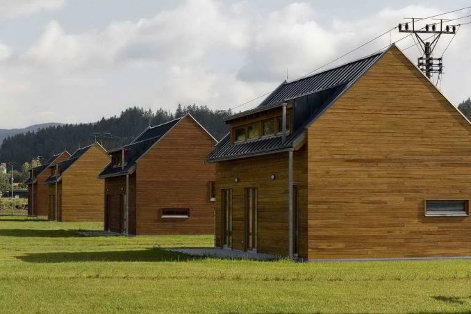 Современная деревянная деревня в Чехии
