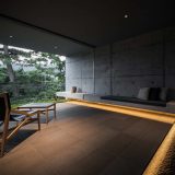 Бетонный дом для архитектора с двором и студией в Японии