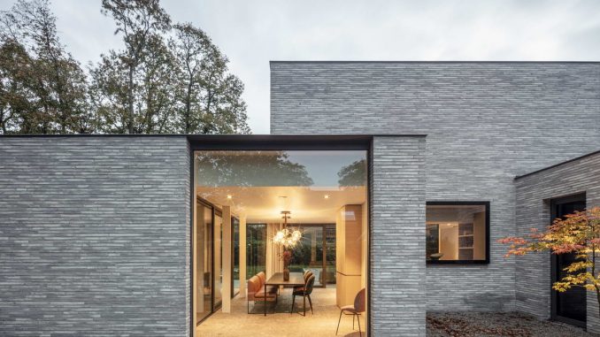 Кирпичный минималистский дом в Бельгии