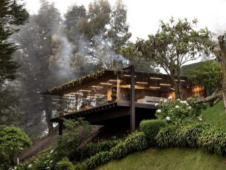 Пристройка к дому на склоне в Эквадоре