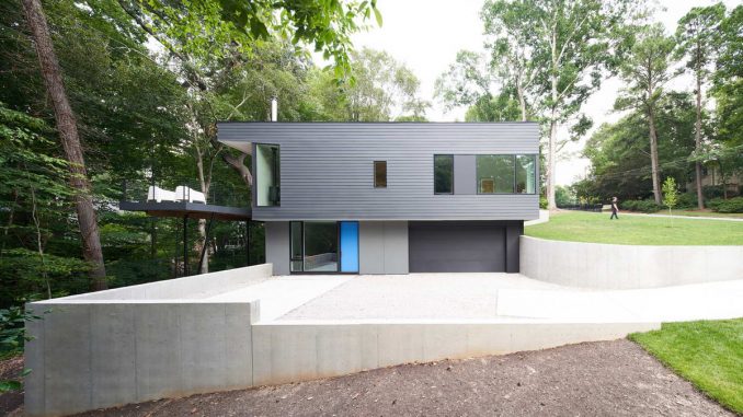 Необычный дом простой формы из простых материалов в США
