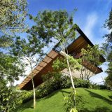 Дом на склоне у ботанического сада в Сингапуре