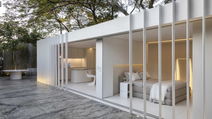Очень белый дом из контейнеров в стиле "минимализм" в Бразилии