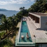 Дом на крутом склоне у моря в Бразилии