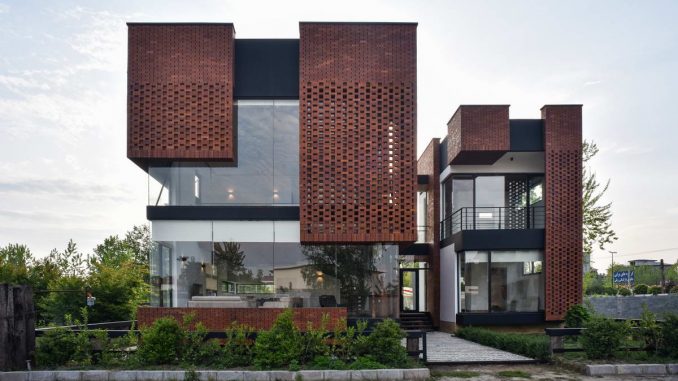 Кирпичный модернистский дом в Иране